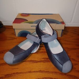 New in box umi girls shoes